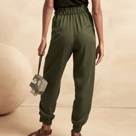 Banana Republic  - Lyocell Flyweight Jogger Paper Bag Pants - Med Petite (Olive) - Picture 2 of 12
